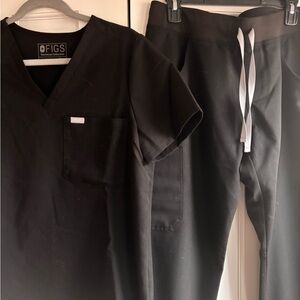 Figs Women's Black Track Pants & Scrub Top Set
